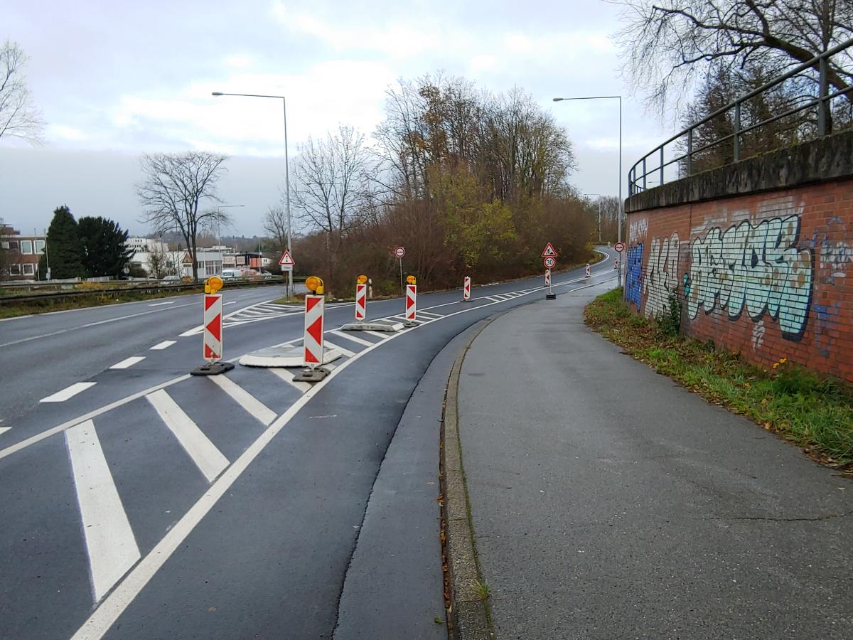 Bild: Auf dem Überflieger der Roermonder Straße haben Radfahrende jetzt einen eigene Fahrradspur