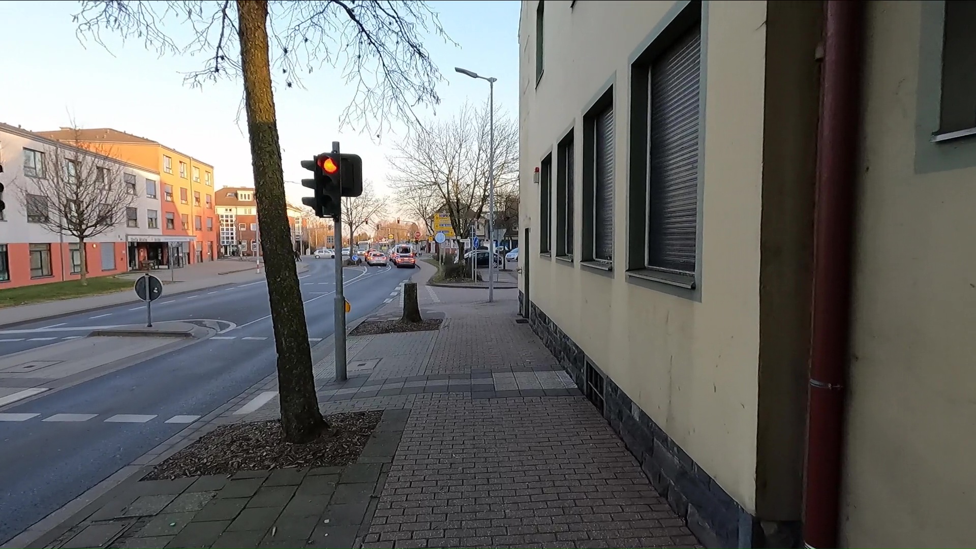Bild: Rote Ampel neben Radweg