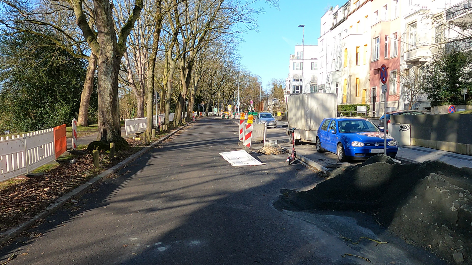 Bild: Falschparker auf dem neuen Radweg