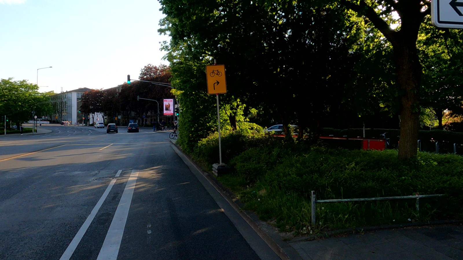 Bild: Turmstraße vor der Hauptmensa zeigt das erste Umleitungsschild für den Radverkehr