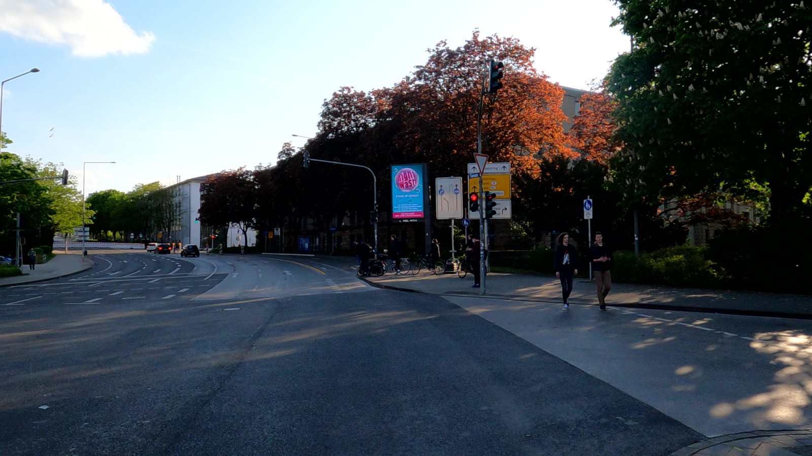 Bild: Turmstraße vor der Hauptmensa zeigt das erste Umleitungsschild für den Radverkehr