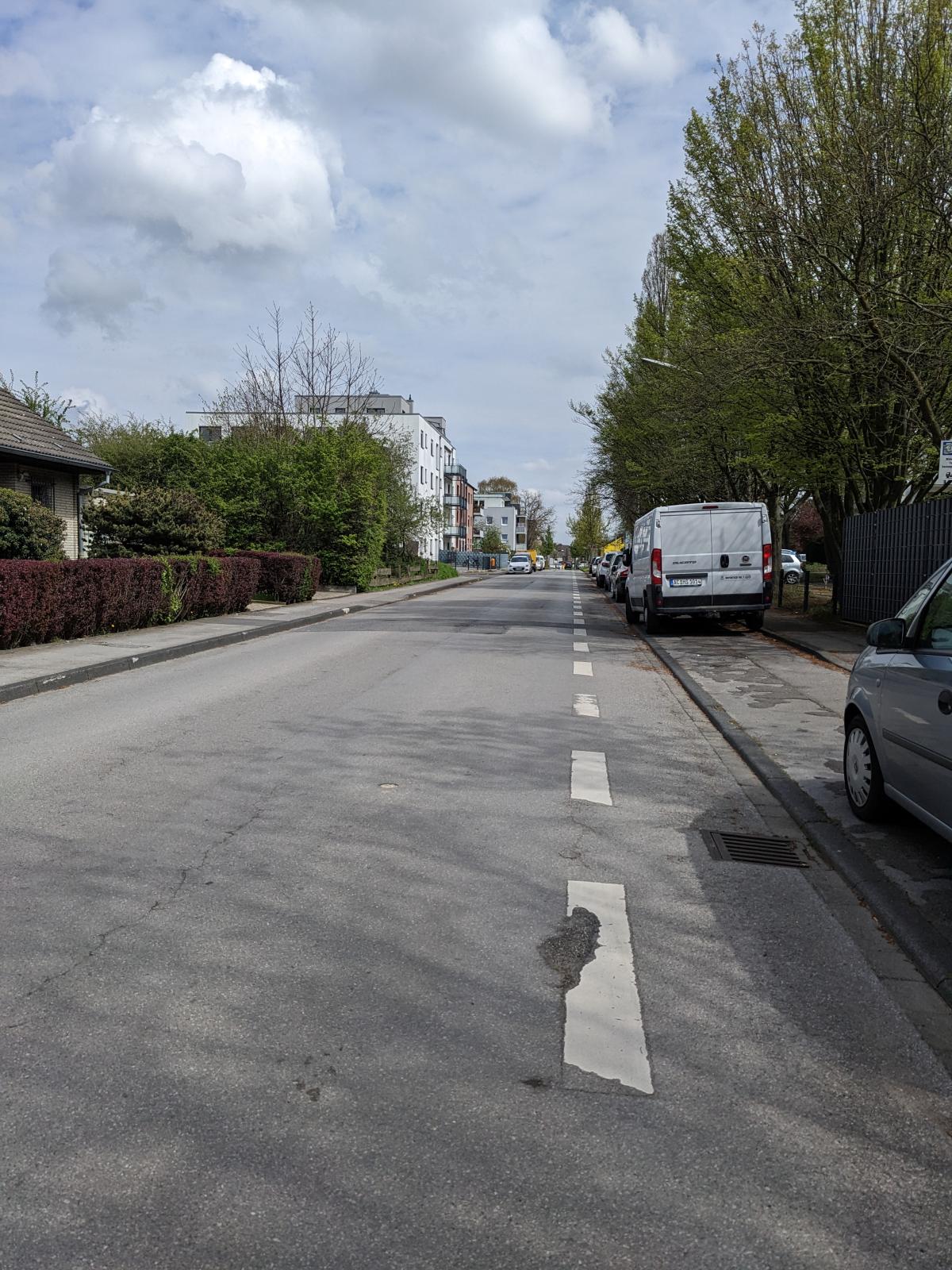 Bild: Sehr schmale Radstreifen in der Eichendorffstraße