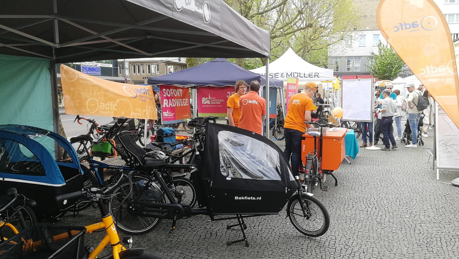 Bild: Der ADFC Stand beim Aachener Fahrradtag 2023