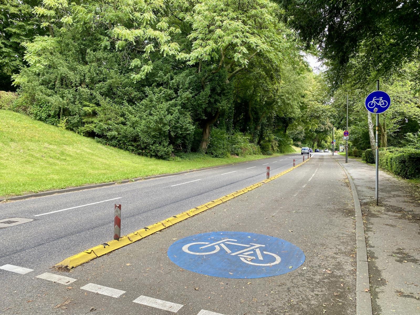Bild: Beginn der Protected Bike Lane an der Saarstraße